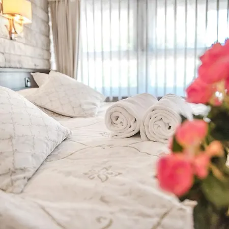 Restaurant La Porte D'octodure Hotell Martigny-Combe